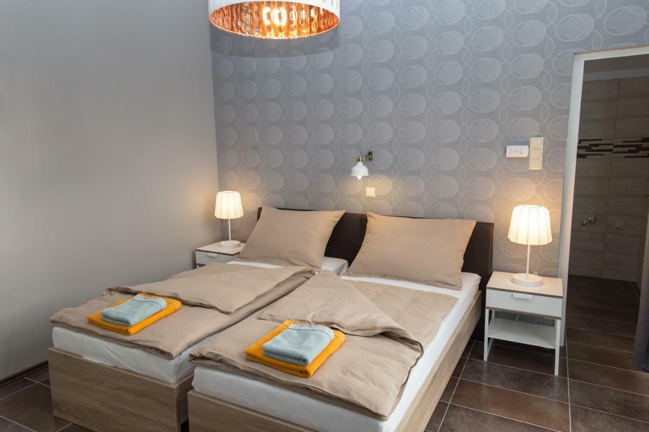 Deakvilla37 Apartman Eger Exteriör bild