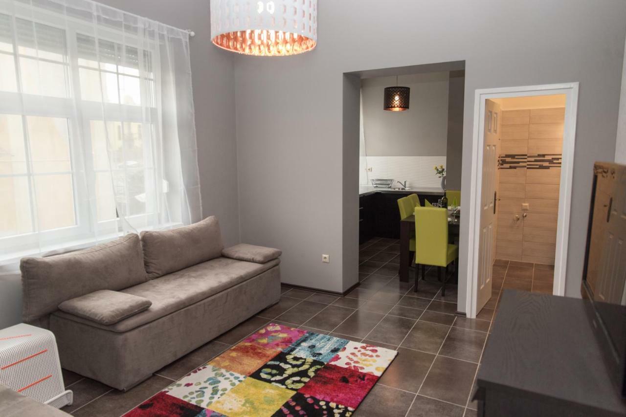 Deakvilla37 Apartman Eger Exteriör bild