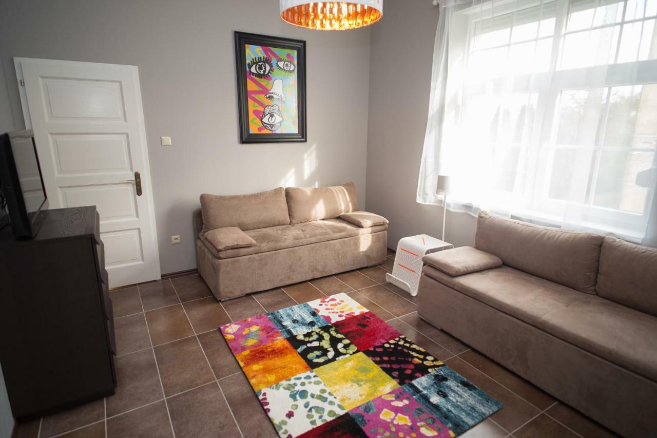 Deakvilla37 Apartman Eger Exteriör bild