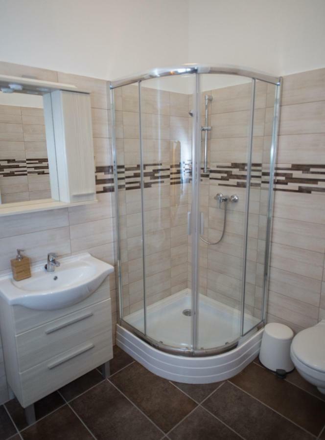 Deakvilla37 Apartman Eger Exteriör bild