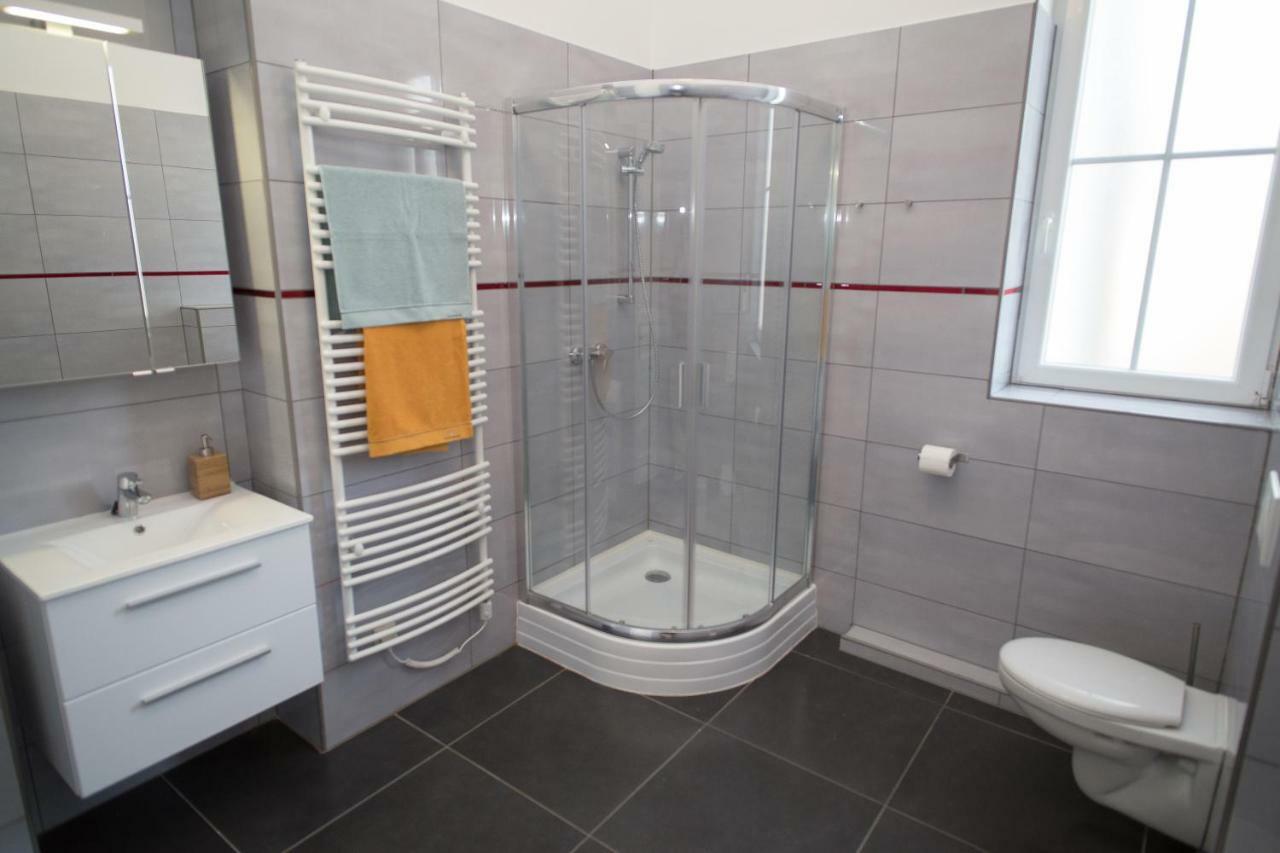 Deakvilla37 Apartman Eger Exteriör bild