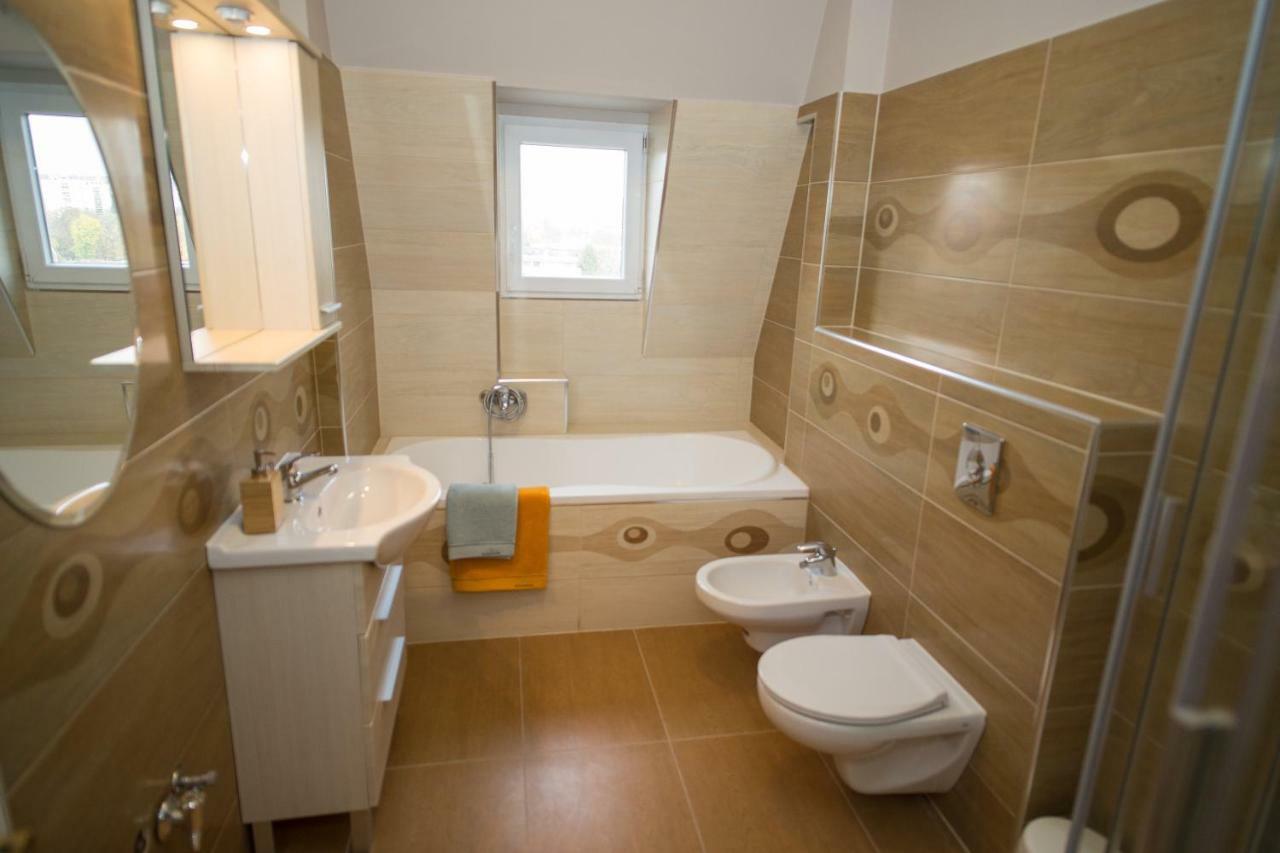 Deakvilla37 Apartman Eger Exteriör bild